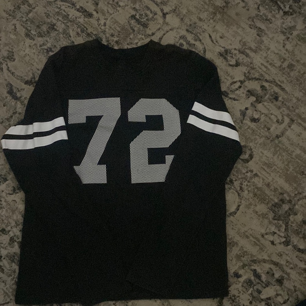 Comfy longer style black H&M long sleeve sweater !